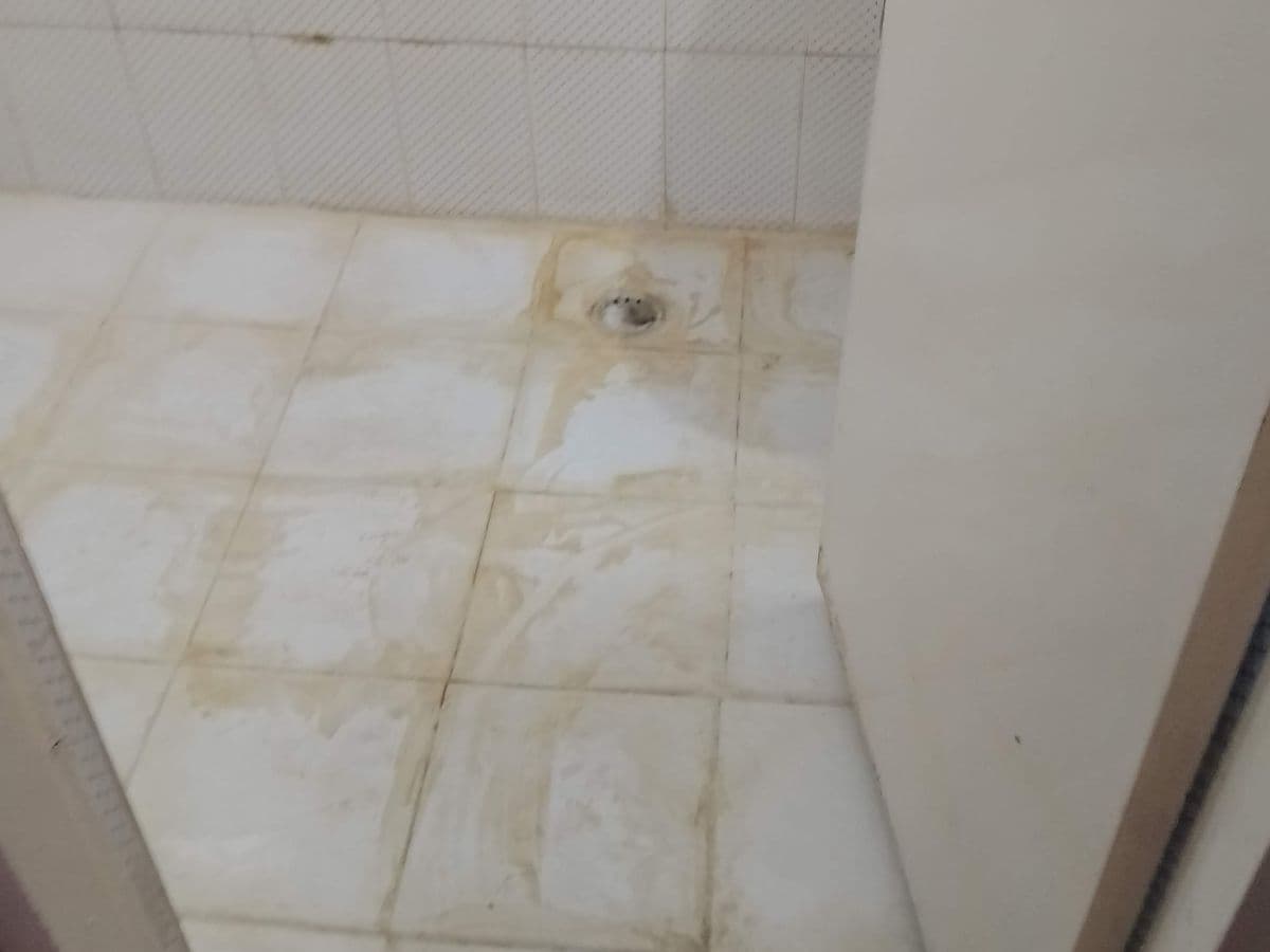 Floor and wall tiles before cleaning in Jabalpur